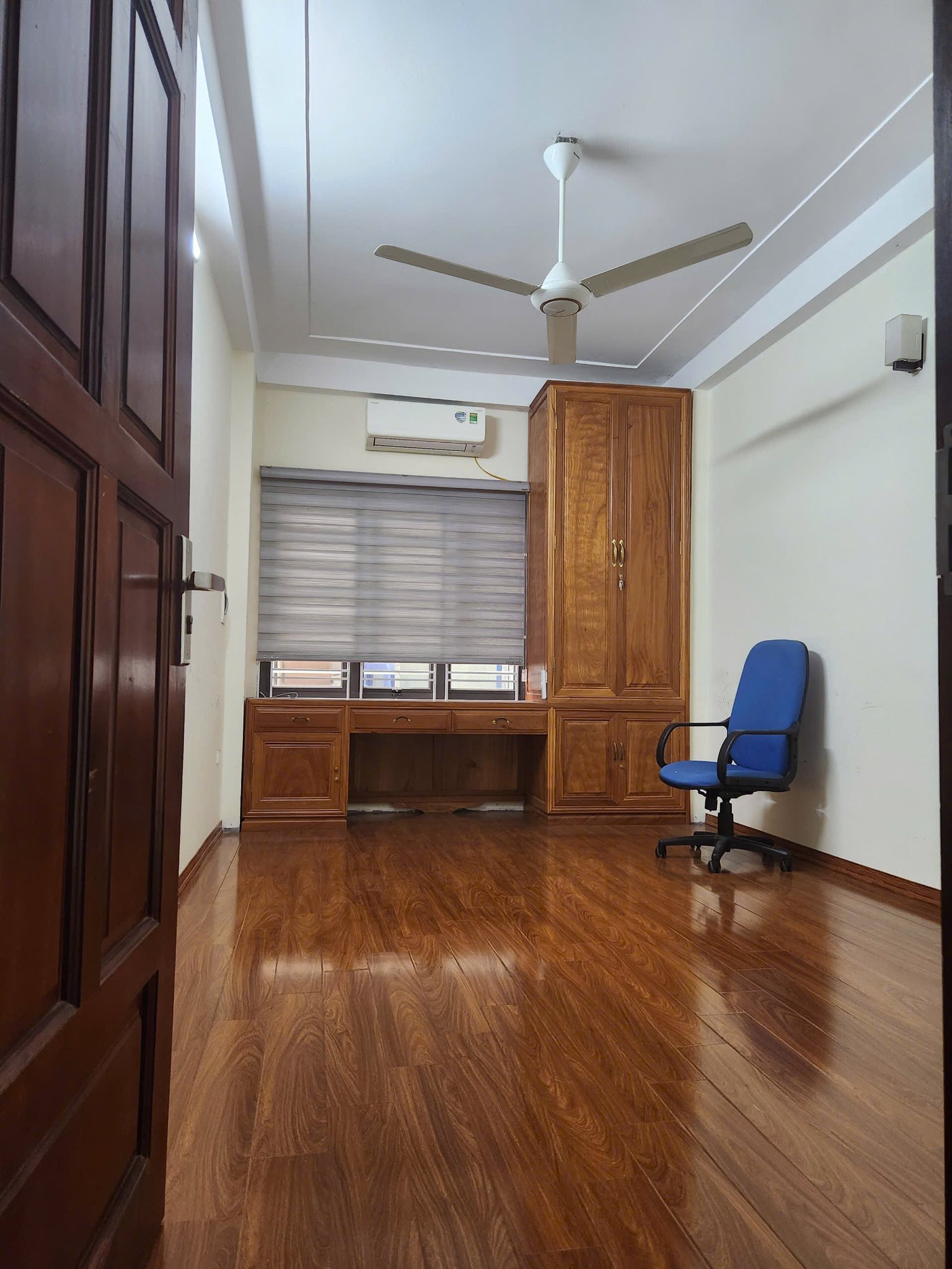 Cho thuê nhà KD, VP kết hợp ở gđ, nhóm 271 Trương Định, 5 tầng x 32m2, 3PN, 4 WC, 12 Triệu - Ảnh 1
